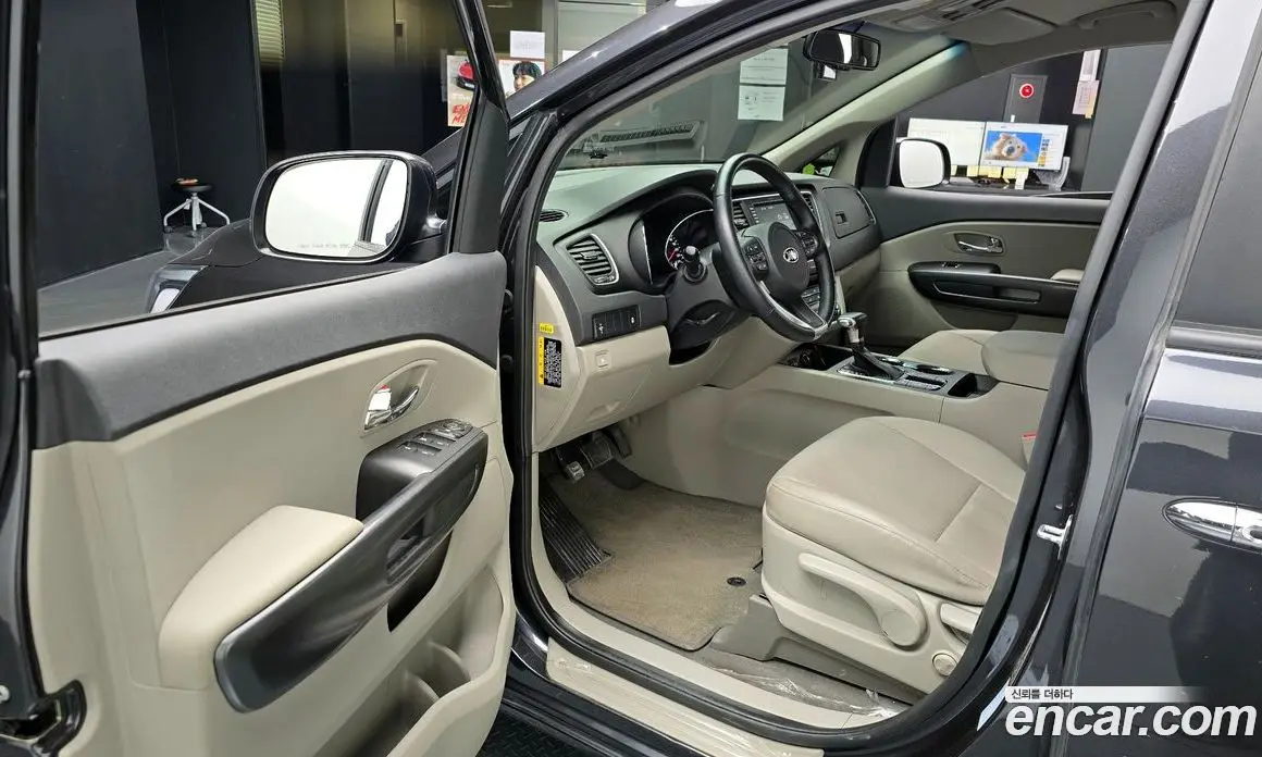 Kia Carnival 2019 2.2 автомат (гидро), фото 11