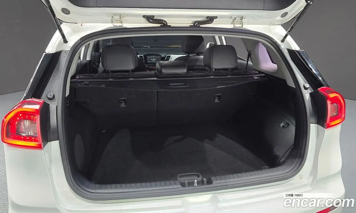 Kia Niro 2016 1.6 автомат (гидро), фото 20