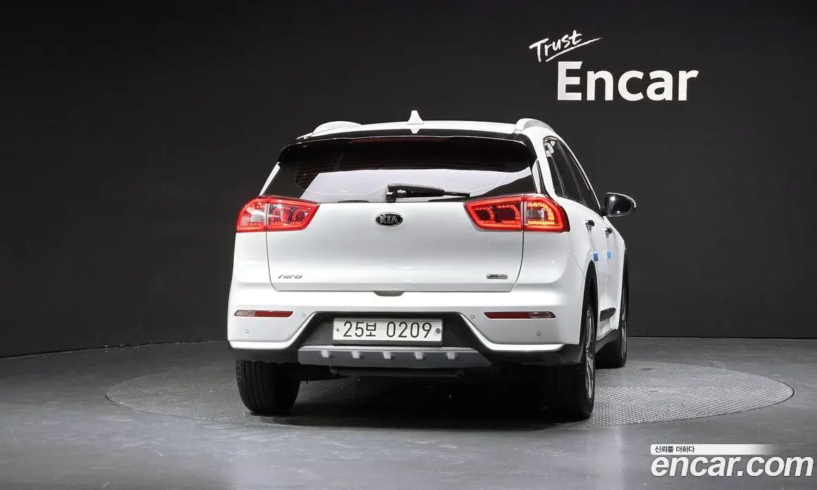 Kia Niro 2016 1.6 автомат (гидро), фото 4