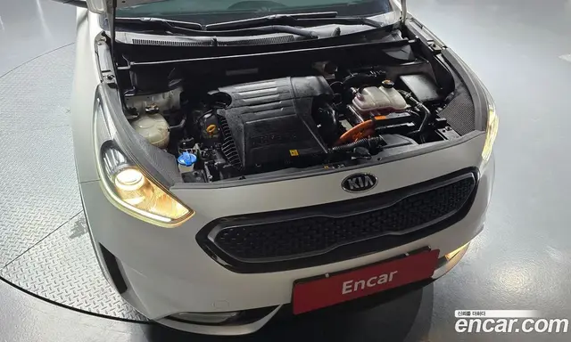 Kia Niro 2016 1.6 автомат (гидро), миниатюра 6