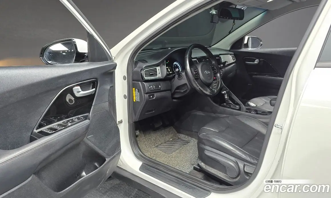 Kia Niro 2016 1.6 автомат (гидро), фото 10