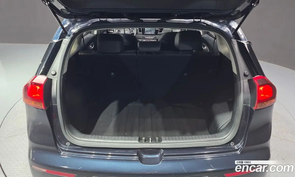 Kia Niro 2016 1.6 автомат (гидро), фото 20