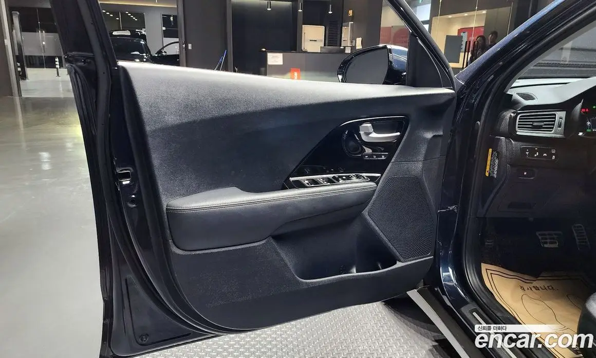 Kia Niro 2019 1.6 автомат (гидро), фото 14