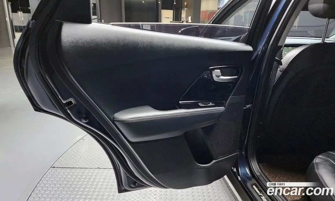 Kia Niro 2019 1.6 автомат (гидро), фото 15