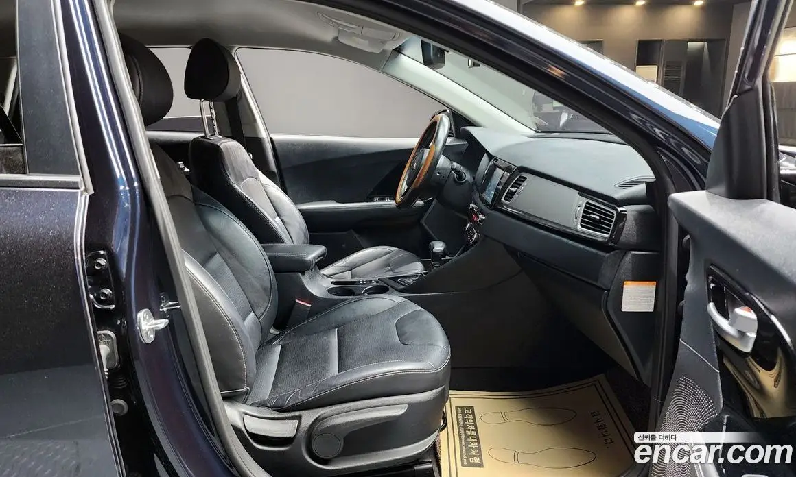 Kia Niro 2019 1.6 автомат (гидро), фото 16