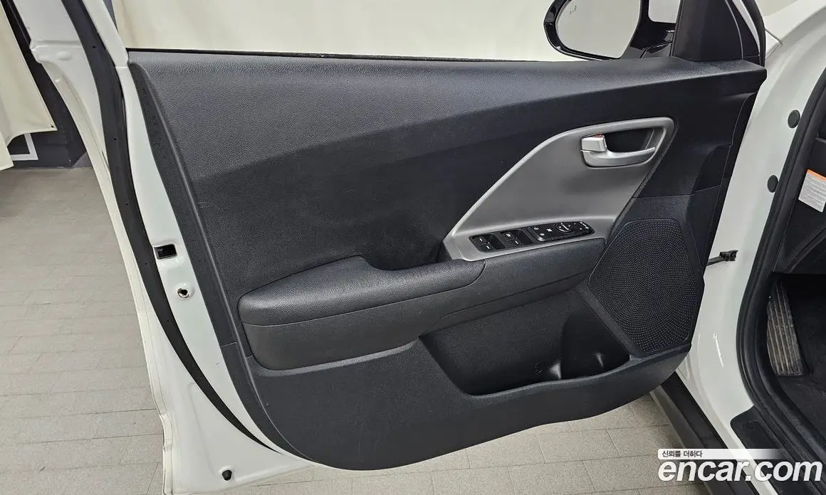Kia Niro 2022 0.2 автомат (гидро), фото 14