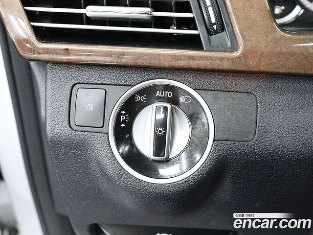 Mercedes-Benz E-Class 2012 3.5 автомат (гидро), миниатюра 12