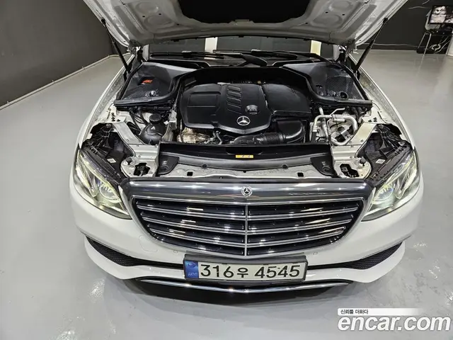 Mercedes-Benz E-Class 2018 1.9 автомат (гидро), миниатюра 6