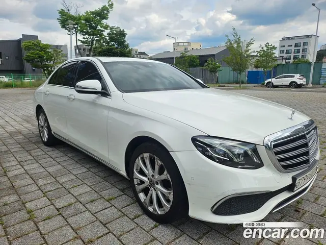 Mercedes-Benz E-Class 2019 1.9 автомат (гидро), миниатюра 2
