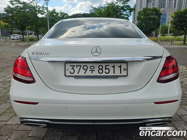 Mercedes-Benz E-Class 2019 1.9 автомат (гидро), миниатюра 6