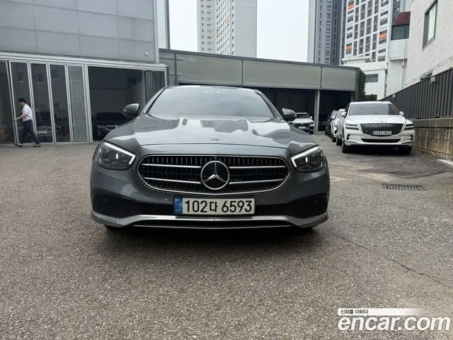 Mercedes-Benz E-Class 2021 2.0 автомат (гидро), миниатюра 3