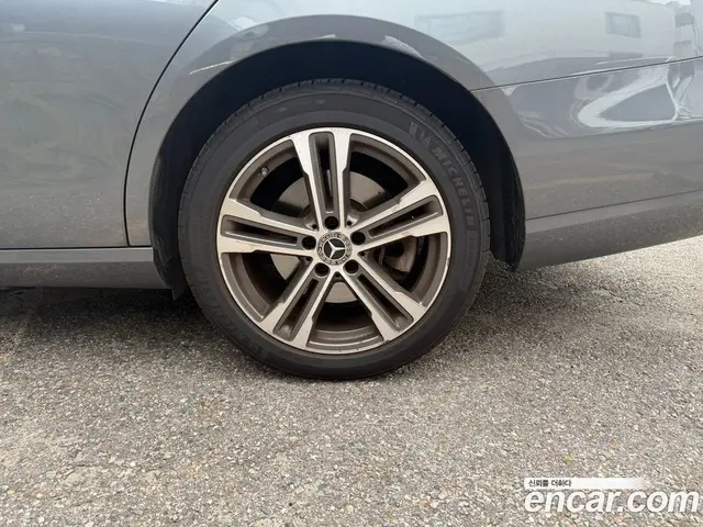 Mercedes-Benz E-Class 2021 2.0 автомат (гидро), миниатюра 5