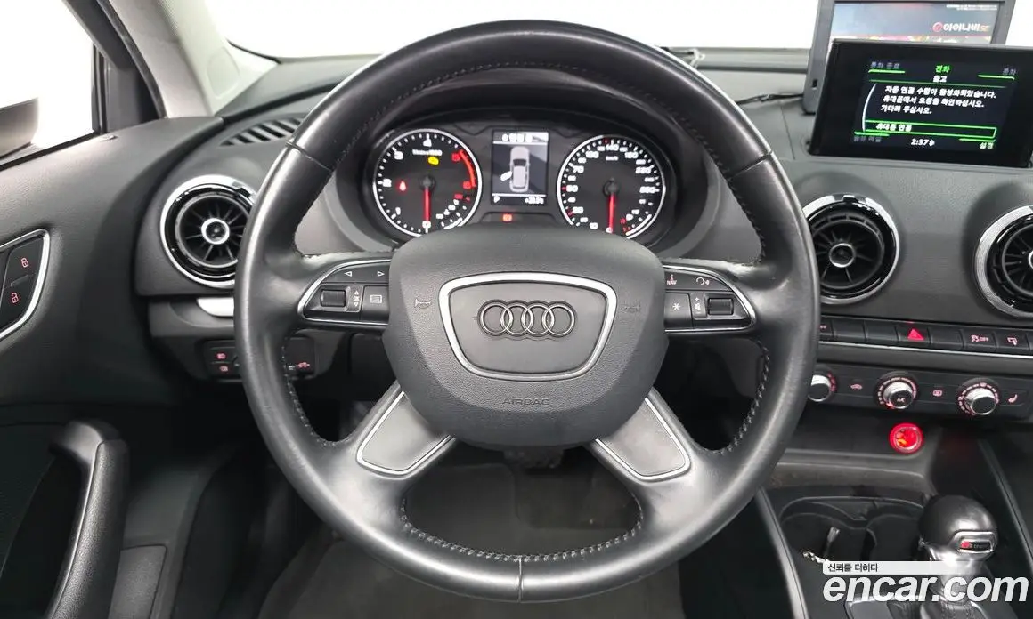 Audi A3 2015 1.6 автомат (гидро), фото 13