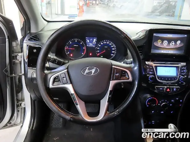Hyundai Accent 2014 1.6 автомат (гидро), миниатюра 8
