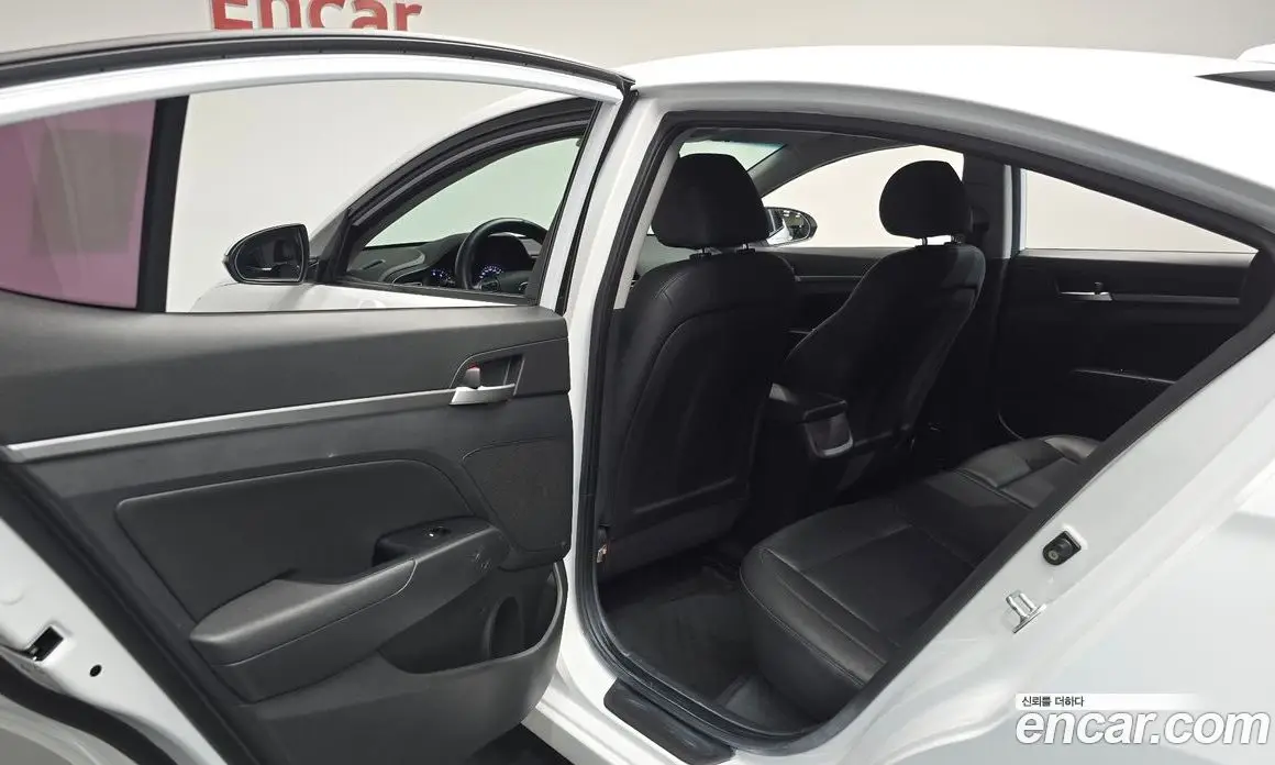 Hyundai Avante 2018 1.6 автомат (гидро), фото 16