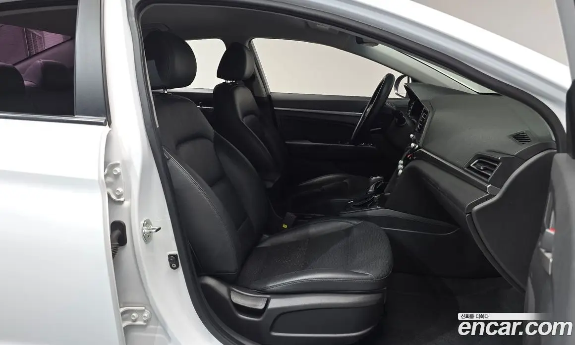 Hyundai Avante 2018 1.6 автомат (гидро), фото 17