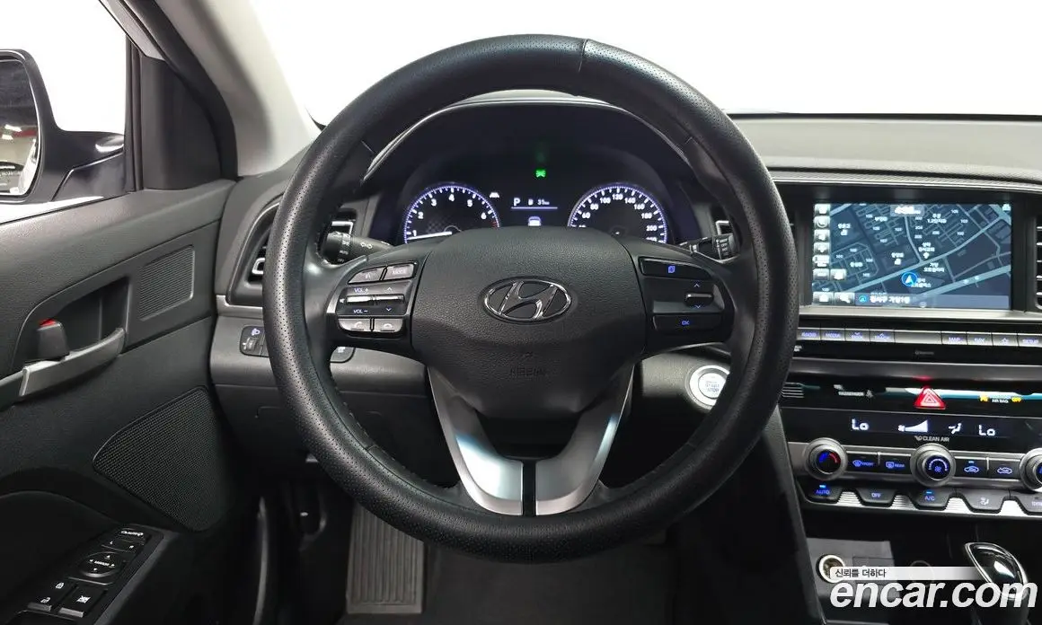 Hyundai Avante 2018 1.6 автомат (гидро), фото 19
