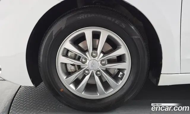 Hyundai Avante 2018 1.6 автомат (гидро), миниатюра 5