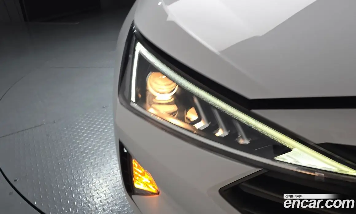 Hyundai Avante 2018 1.6 автомат (гидро), фото 8