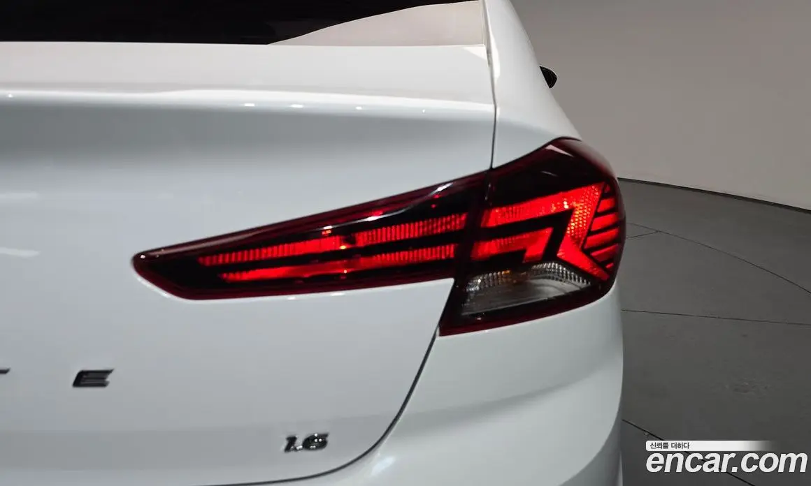 Hyundai Avante 2018 1.6 автомат (гидро), фото 9