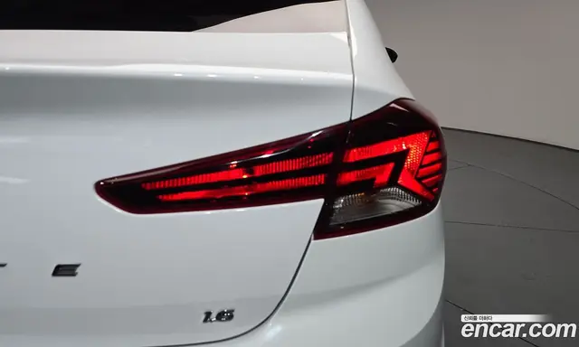 Hyundai Avante 2018 1.6 автомат (гидро), миниатюра 9