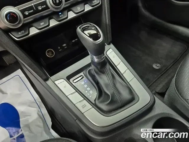 Hyundai Avante 2019 1.6 автомат (гидро), миниатюра 12