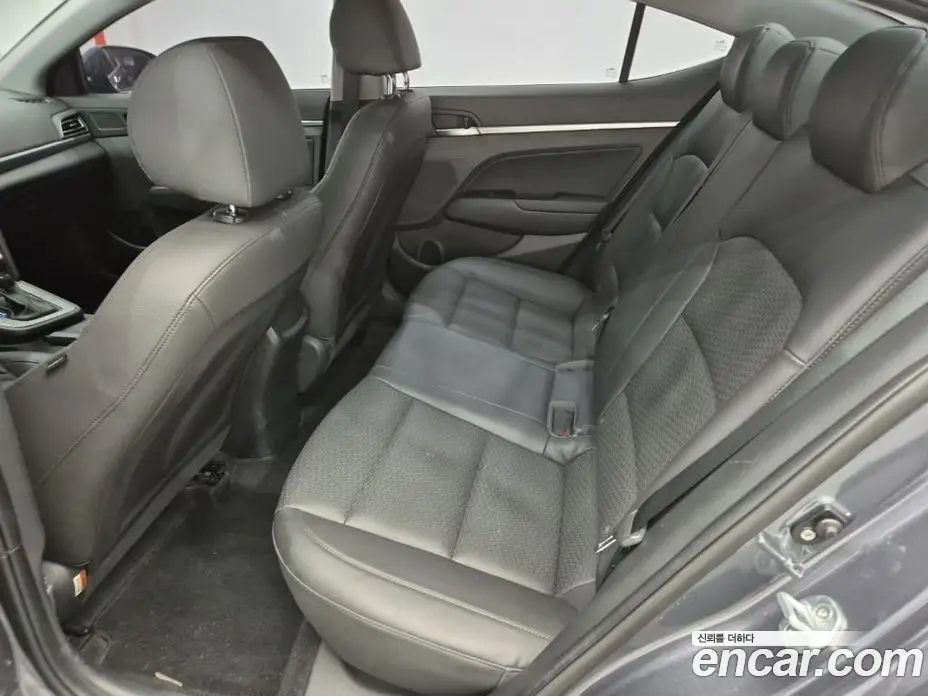 Hyundai Avante 2019 1.6 автомат (гидро), фото 9