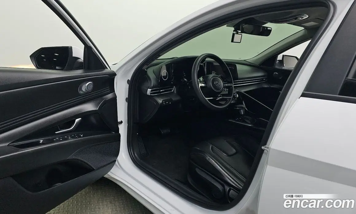 Hyundai Avante 2022 1.6 автомат (гидро), фото 13