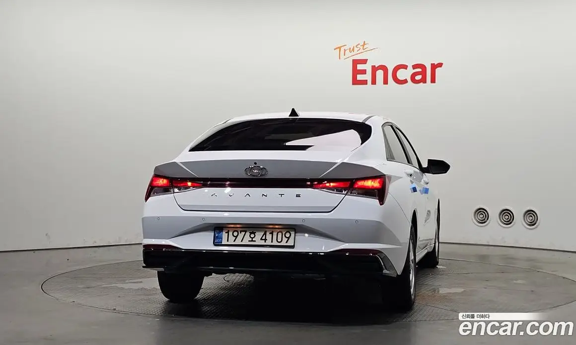 Hyundai Avante 2022 1.6 автомат (гидро), фото 4
