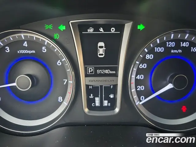 Hyundai Grandeur 2015 2.4 автомат (гидро), миниатюра 12