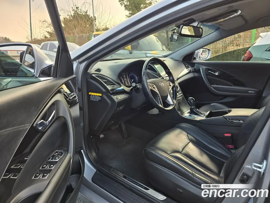Hyundai Grandeur 2015 2.4 автомат (гидро), фото 9