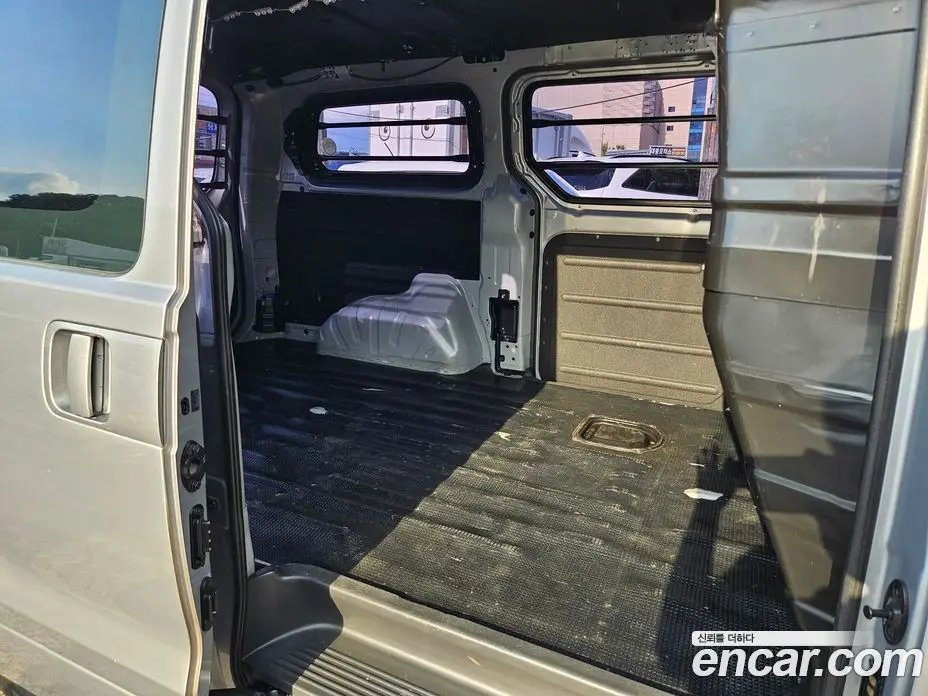 Hyundai Starex 2017 2.5 автомат (гидро), фото 18 Hyundai Starex 2017 2.5 автомат (гидро), фото 18