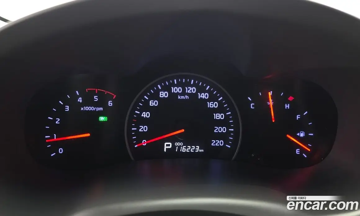 Kia Carnival 2012 2.2 автомат (гидро), фото 8