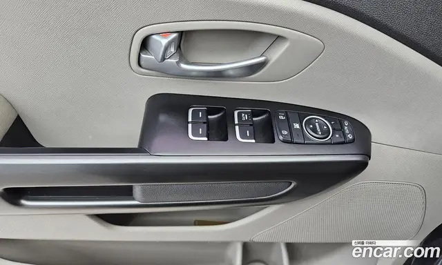 Kia Carnival 2015 2.2 автомат (гидро), миниатюра 11