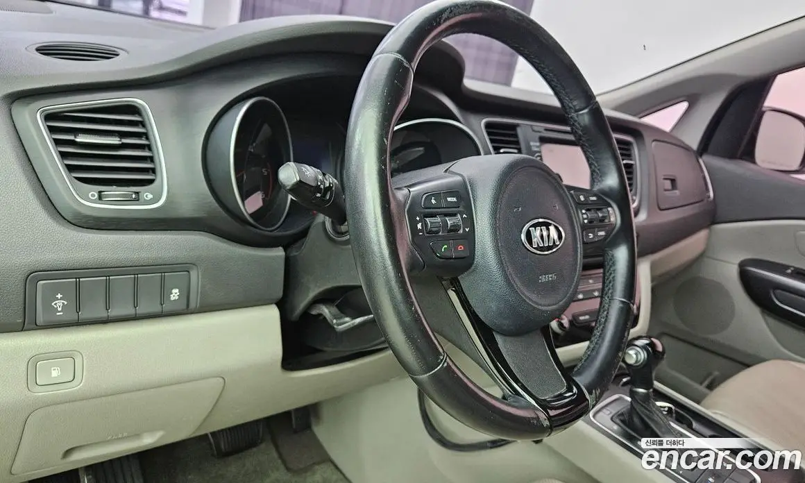 Kia Carnival 2015 2.2 автомат (гидро), фото 12
