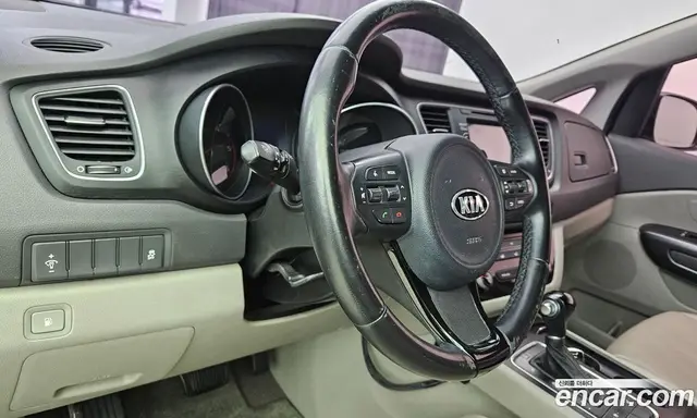Kia Carnival 2015 2.2 автомат (гидро), миниатюра 12