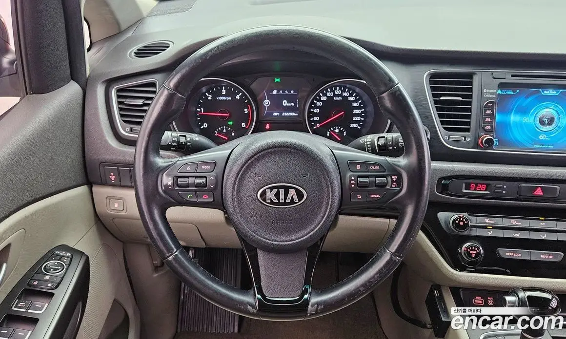 Kia Carnival 2015 2.2 автомат (гидро), фото 13