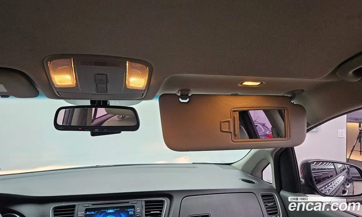 Kia Carnival 2015 2.2 автомат (гидро), фото 15
