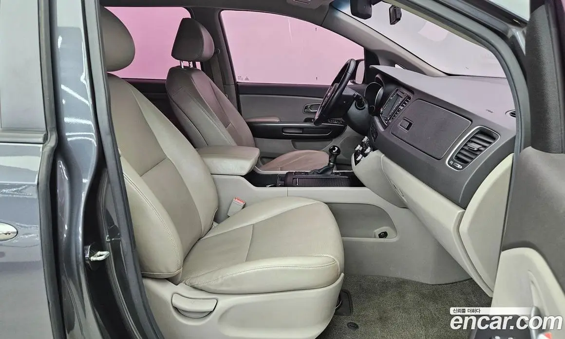 Kia Carnival 2015 2.2 автомат (гидро), фото 16