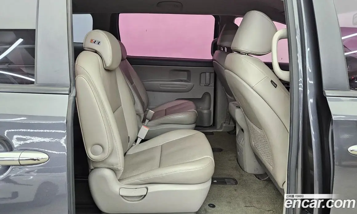 Kia Carnival 2015 2.2 автомат (гидро), фото 17