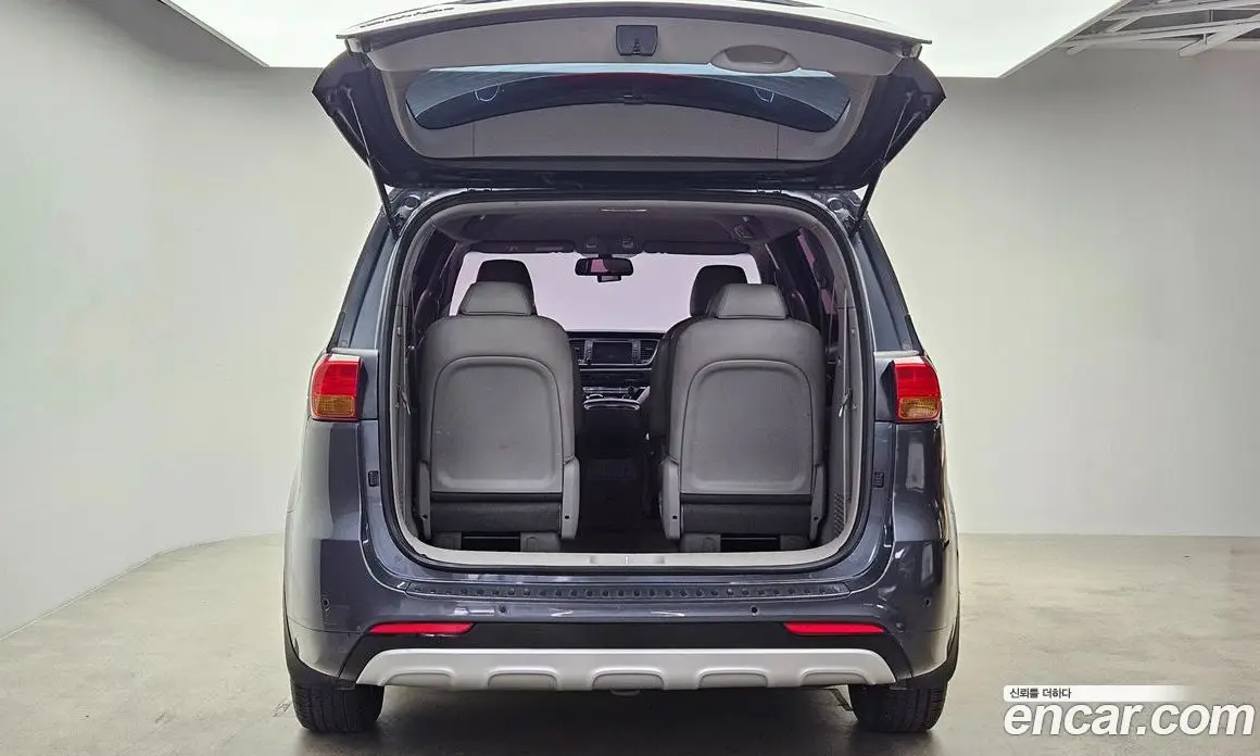Kia Carnival 2015 2.2 автомат (гидро), фото 20