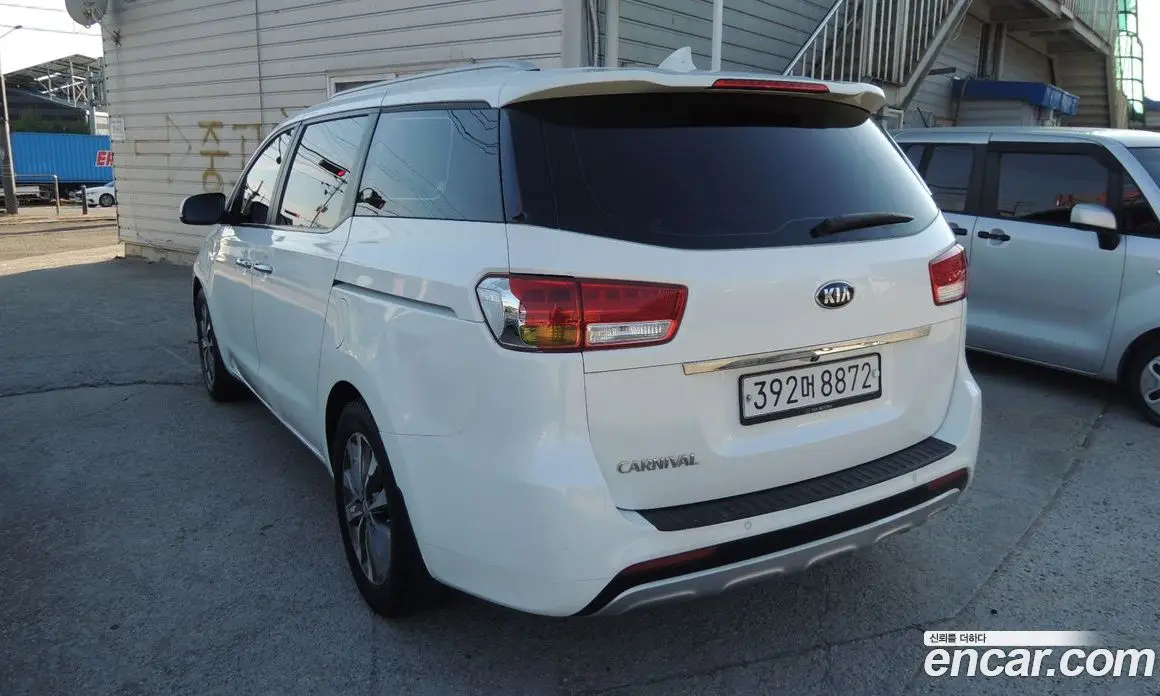 Kia Carnival 2016 2.2 автомат (гидро), фото 6