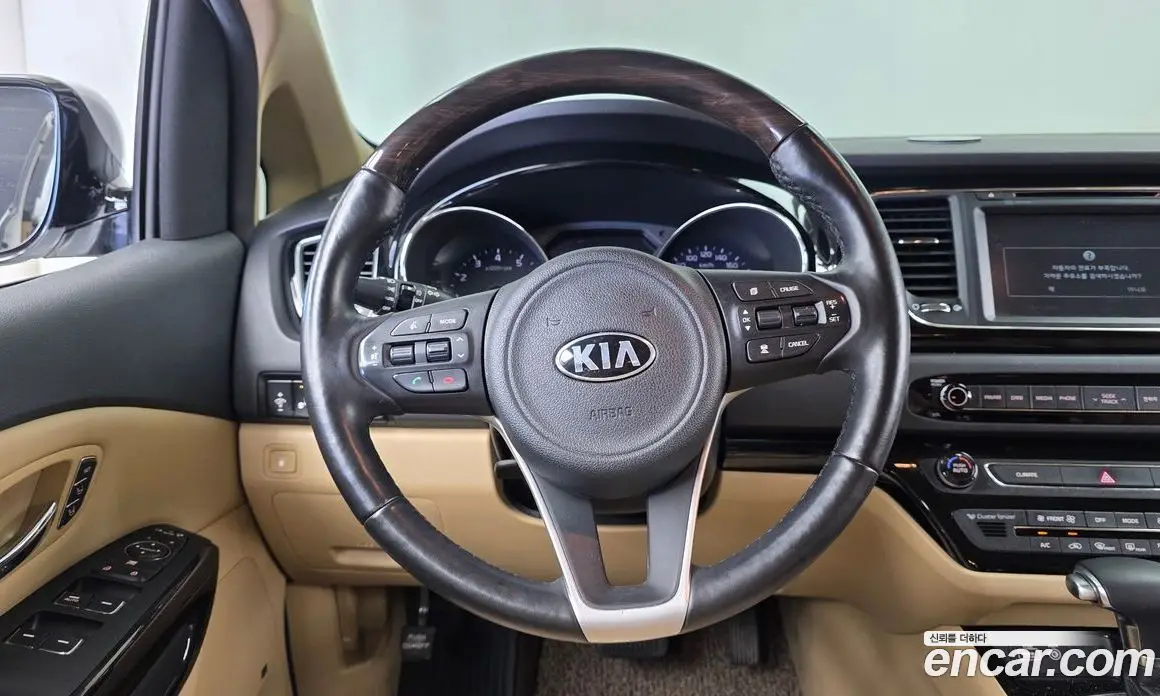 Kia Carnival 2017 3.3 автомат (гидро), фото 13 Kia Carnival 2017 3.3 автомат (гидро), фото 13