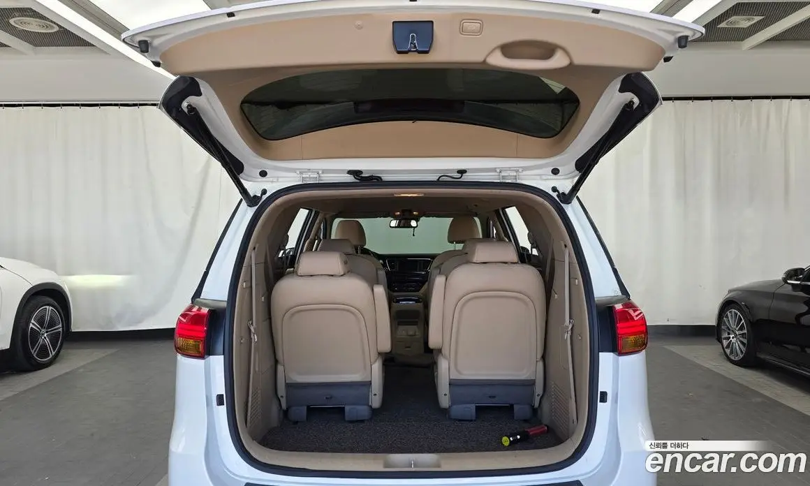 Kia Carnival 2017 3.3 автомат (гидро), фото 20 Kia Carnival 2017 3.3 автомат (гидро), фото 20