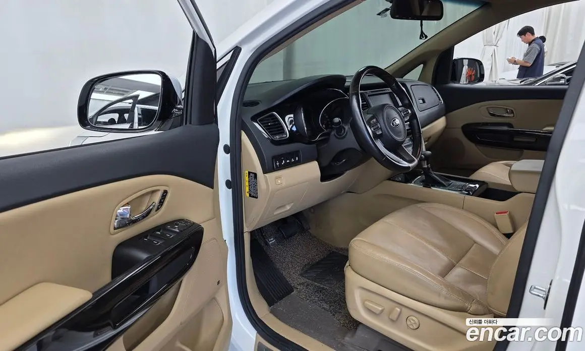 Kia Carnival 2017 3.3 автомат (гидро), фото 10 Kia Carnival 2017 3.3 автомат (гидро), фото 10