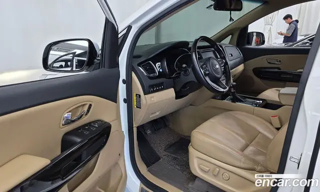 Kia Carnival 2017 3.3 автомат (гидро), миниатюра 10 Kia Carnival 2017 3.3 автомат (гидро), миниатюра 10