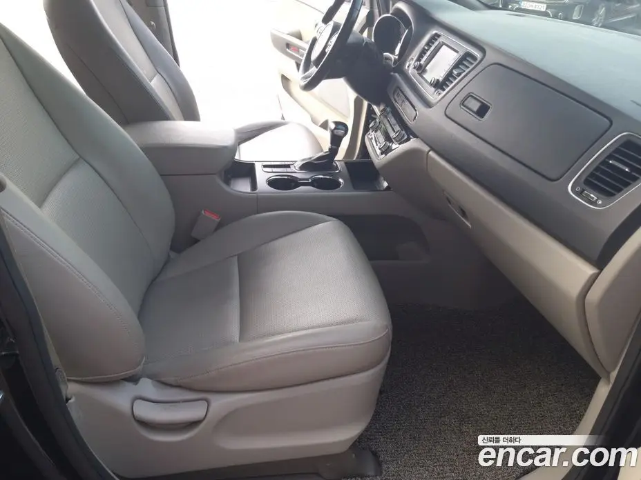 Kia Carnival 2019 2.2 автомат (гидро), фото 16 Kia Carnival 2019 2.2 автомат (гидро), фото 16