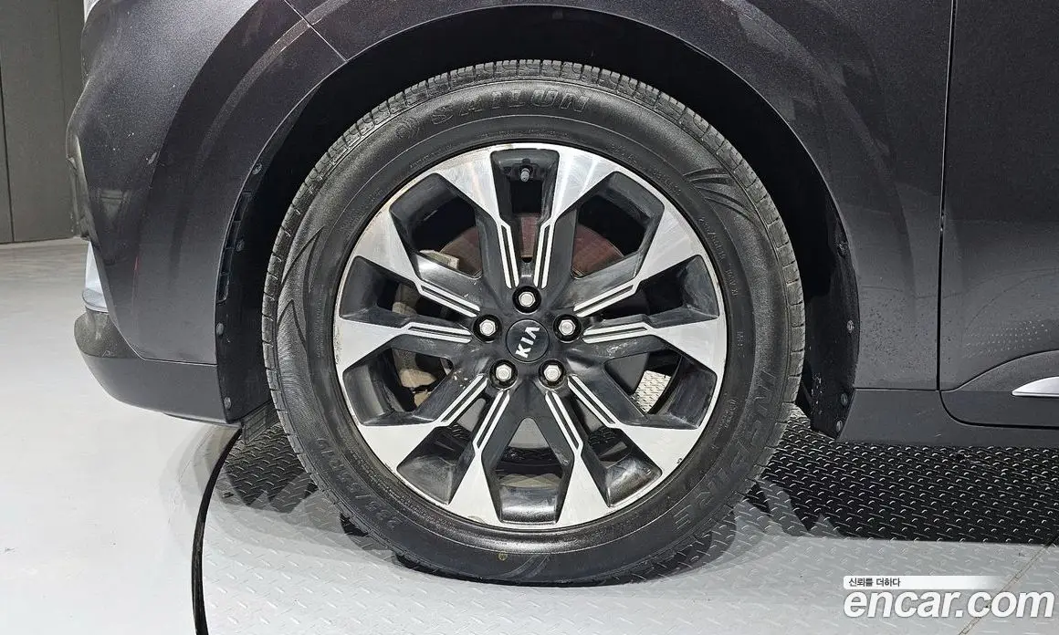 Kia Carnival 2021 2.2 автомат (гидро), фото 5