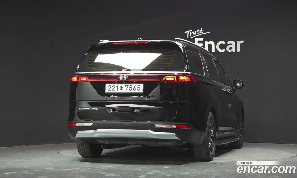 Kia Carnival 2021 2.2 автомат (гидро), фото 4