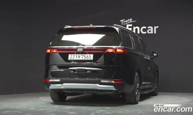 Kia Carnival 2021 2.2 автомат (гидро), миниатюра 4